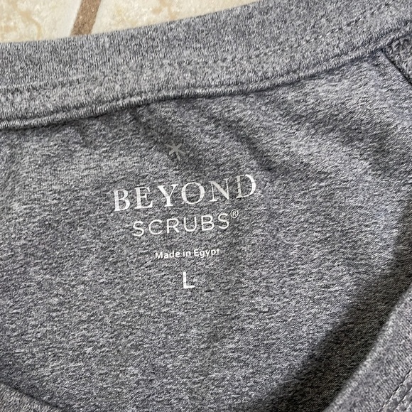 Beyond Scrubs Women’s Gray Long Sleeve - EUC! - Picture 2 of 8